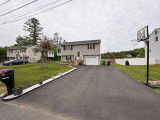 88 Boulevard Street, Lowell, MA 01854