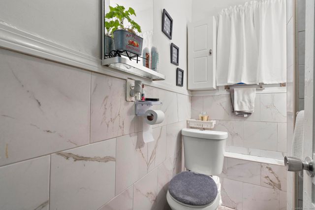 865 Iranistan Avenue, Bridgeport, CT 06604