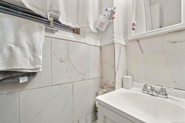 865 Iranistan Avenue, Bridgeport, CT 06604