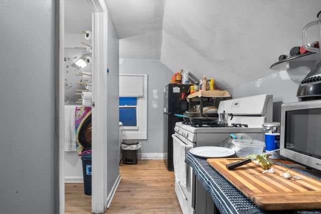 865 Iranistan Avenue, Bridgeport, CT 06604