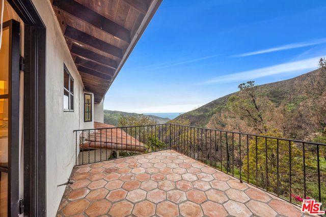 2382 Live Oak Meadows Road, Malibu, CA 90265