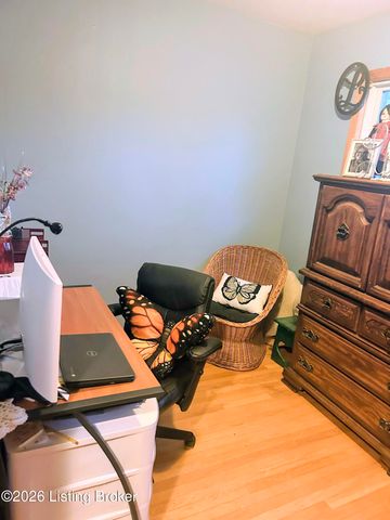 5524 Mariemont Rd, Louisville, KY 40258