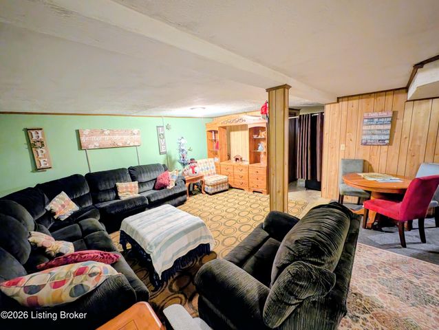 5524 Mariemont Rd, Louisville, KY 40258