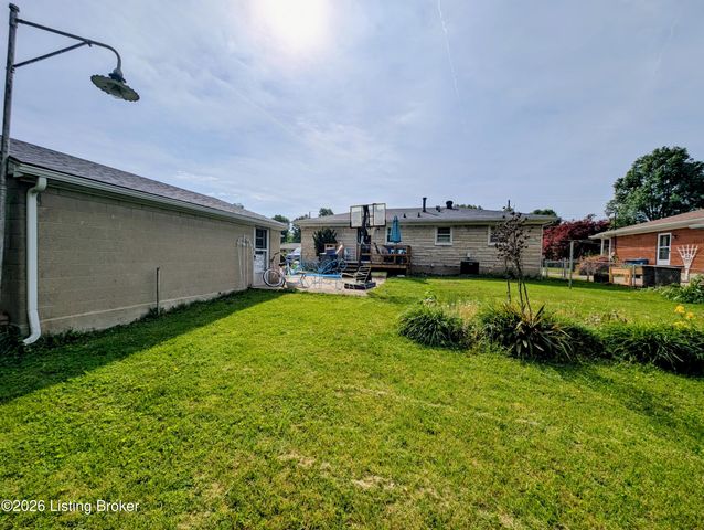 5524 Mariemont Rd, Louisville, KY 40258