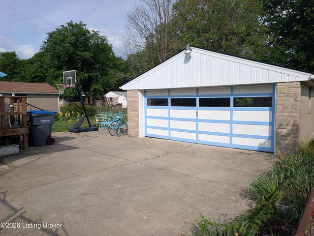 5524 Mariemont Rd, Louisville, KY 40258