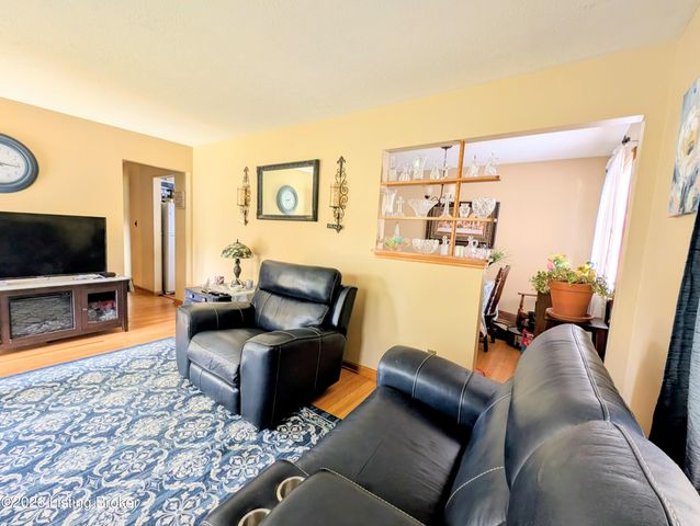 5524 Mariemont Rd, Louisville, KY 40258