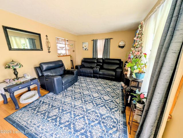 5524 Mariemont Rd, Louisville, KY 40258