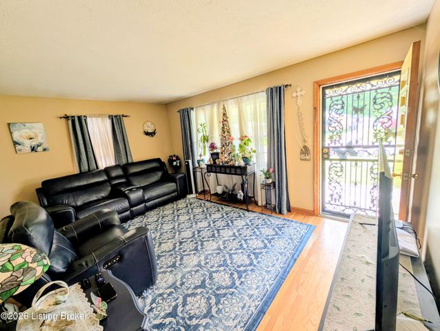 5524 Mariemont Rd, Louisville, KY 40258