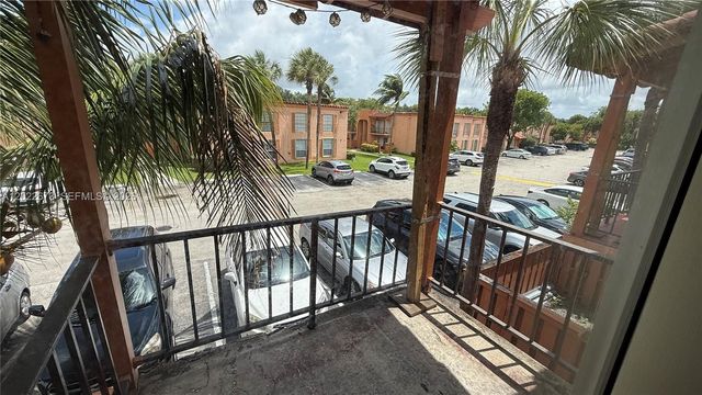 7220 Fairway Dr G4, Miami Lakes, FL 33014