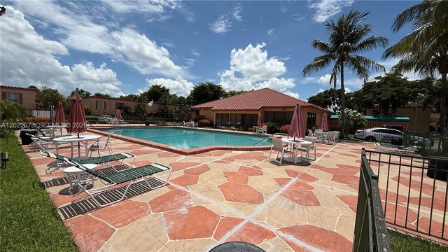 7220 Fairway Dr G4, Miami Lakes, FL 33014