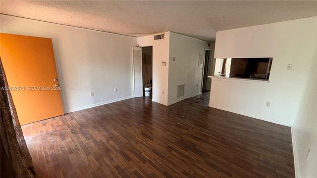 7220 Fairway Dr G4, Miami Lakes, FL 33014