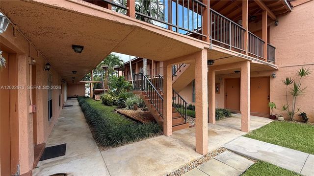 7220 Fairway Dr G4, Miami Lakes, FL 33014