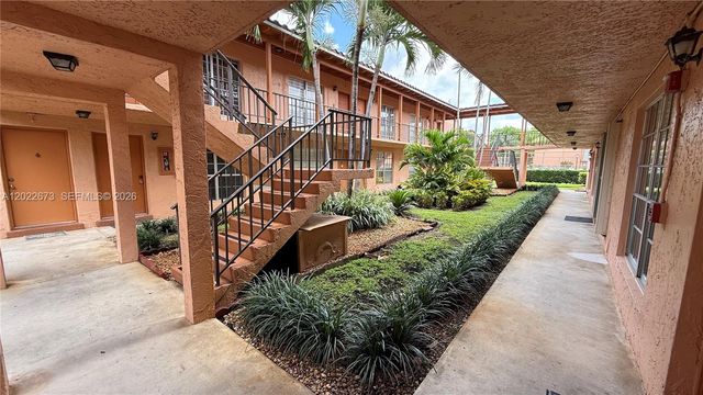7220 Fairway Dr G4, Miami Lakes, FL 33014