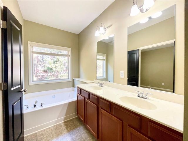 6990 Kingswood Run Drive 24, Atlanta, GA 30340
