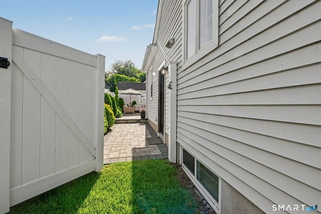 158 Courtland Hill Street, Stamford, CT 06906