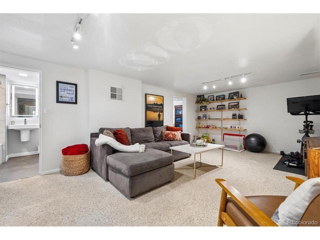 730 Ivanhoe St, Denver, CO 80220