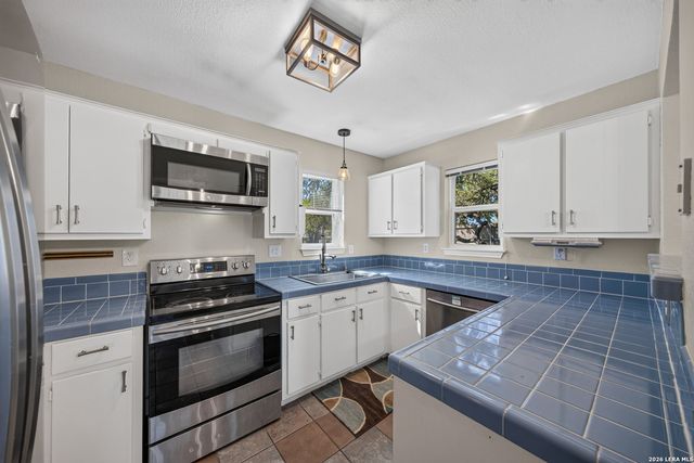 3030 Oak Hollow Dr, New Braunfels, TX 78132