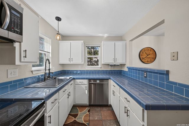 3030 Oak Hollow Dr, New Braunfels, TX 78132