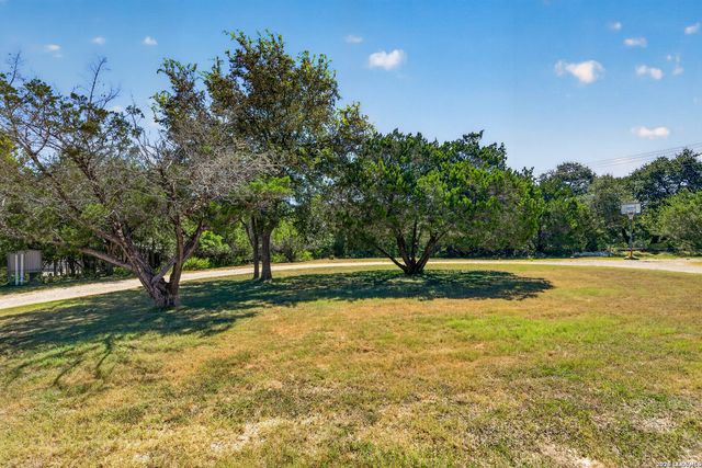 3030 Oak Hollow Dr, New Braunfels, TX 78132