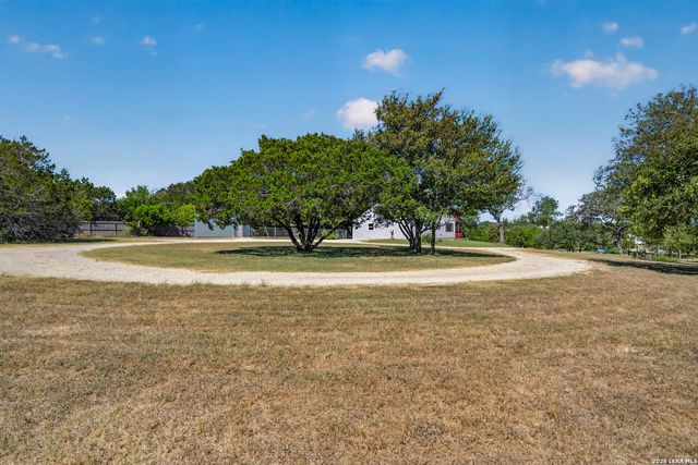 3030 Oak Hollow Dr, New Braunfels, TX 78132