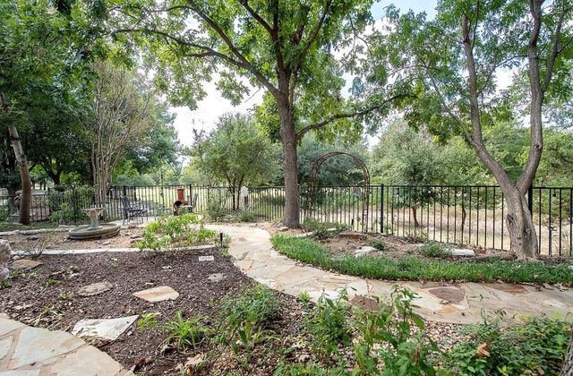 627 Armstrong DR, Georgetown, TX 78633