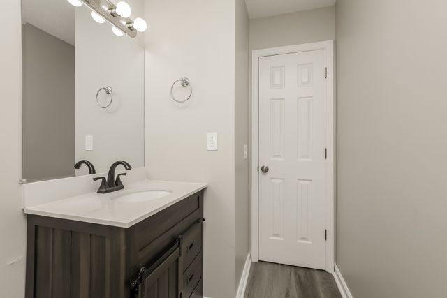 703 Lou Gehrig Cir, La Vergne, TN 37086