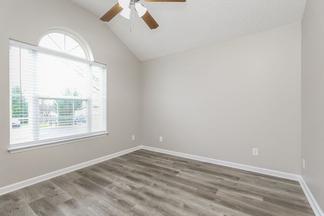 703 Lou Gehrig Cir, La Vergne, TN 37086