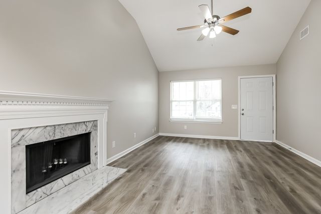 703 Lou Gehrig Cir, La Vergne, TN 37086