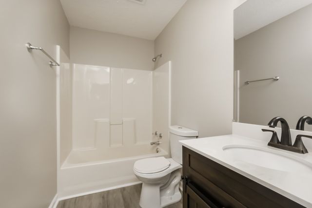 703 Lou Gehrig Cir, La Vergne, TN 37086