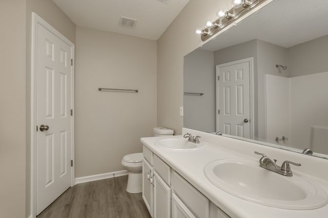 703 Lou Gehrig Cir, La Vergne, TN 37086