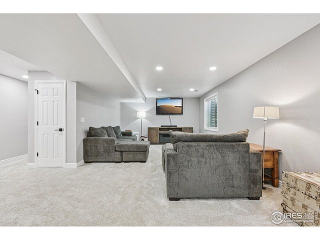 1041 Wisteria Dr, Loveland, CO 80538