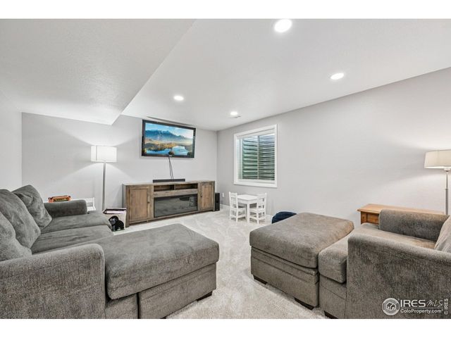 1041 Wisteria Dr, Loveland, CO 80538