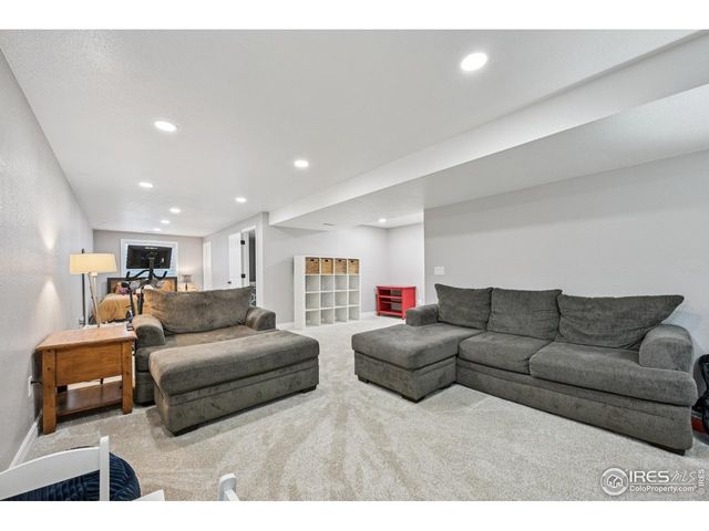 1041 Wisteria Dr, Loveland, CO 80538