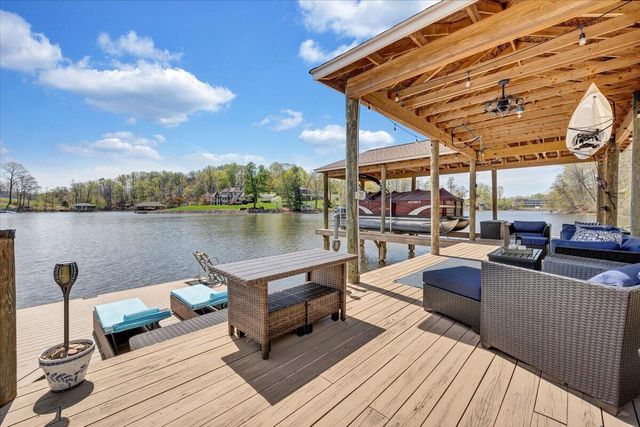 1055 REDBUD LN, Moneta, VA 24121