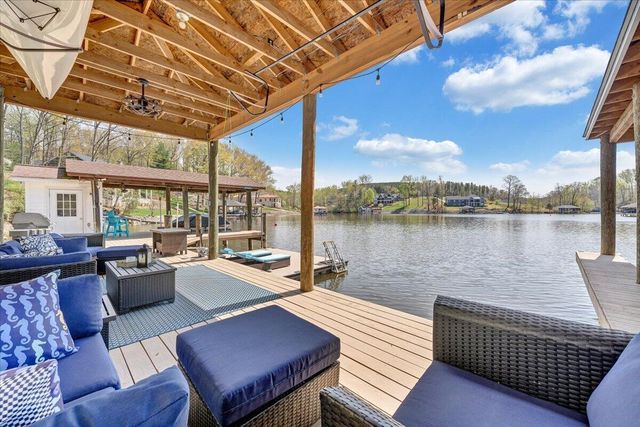 1055 REDBUD LN, Moneta, VA 24121