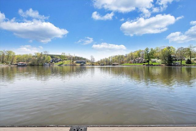 1055 REDBUD LN, Moneta, VA 24121