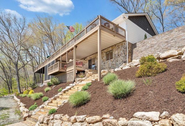 1055 REDBUD LN, Moneta, VA 24121