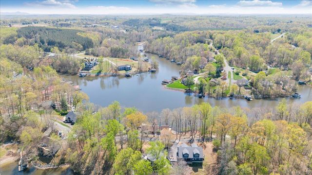 1055 REDBUD LN, Moneta, VA 24121