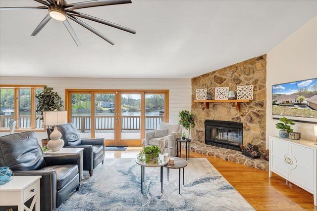 1055 REDBUD LN, Moneta, VA 24121