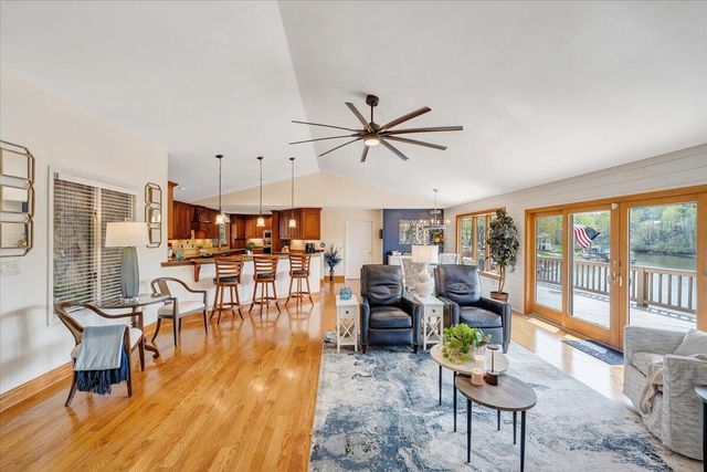 1055 REDBUD LN, Moneta, VA 24121