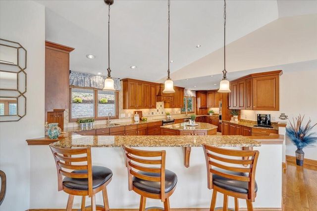 1055 REDBUD LN, Moneta, VA 24121