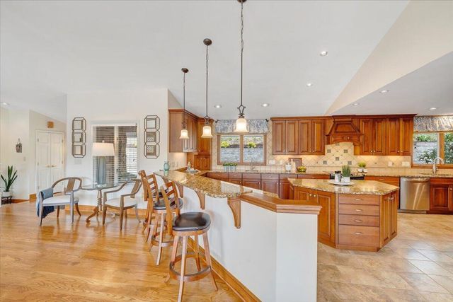 1055 REDBUD LN, Moneta, VA 24121