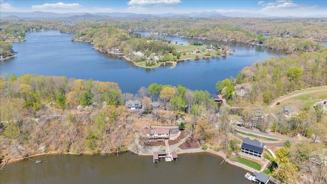 1055 REDBUD LN, Moneta, VA 24121