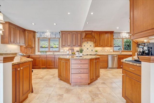1055 REDBUD LN, Moneta, VA 24121
