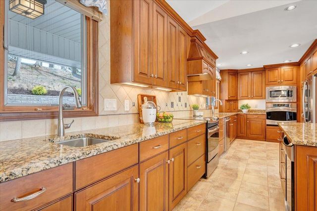 1055 REDBUD LN, Moneta, VA 24121