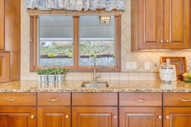 1055 REDBUD LN, Moneta, VA 24121