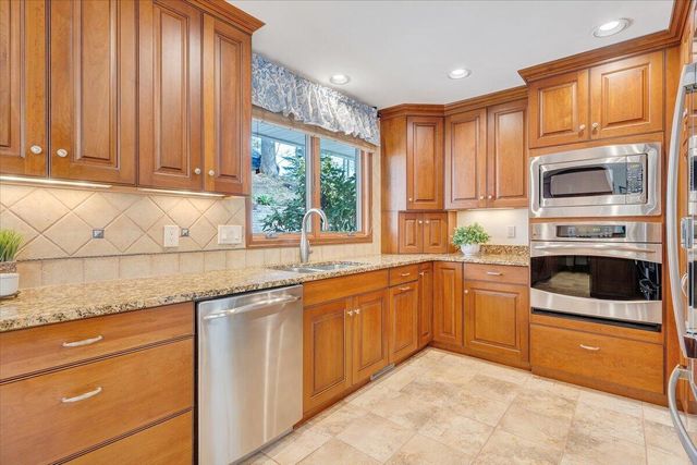 1055 REDBUD LN, Moneta, VA 24121