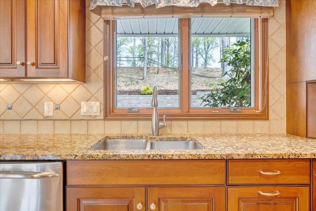 1055 REDBUD LN, Moneta, VA 24121