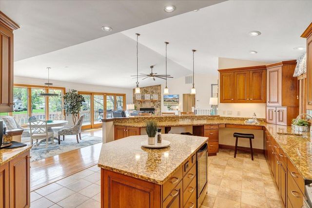 1055 REDBUD LN, Moneta, VA 24121