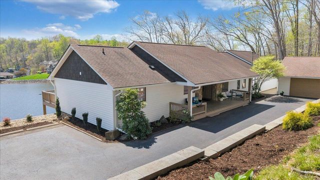 1055 REDBUD LN, Moneta, VA 24121